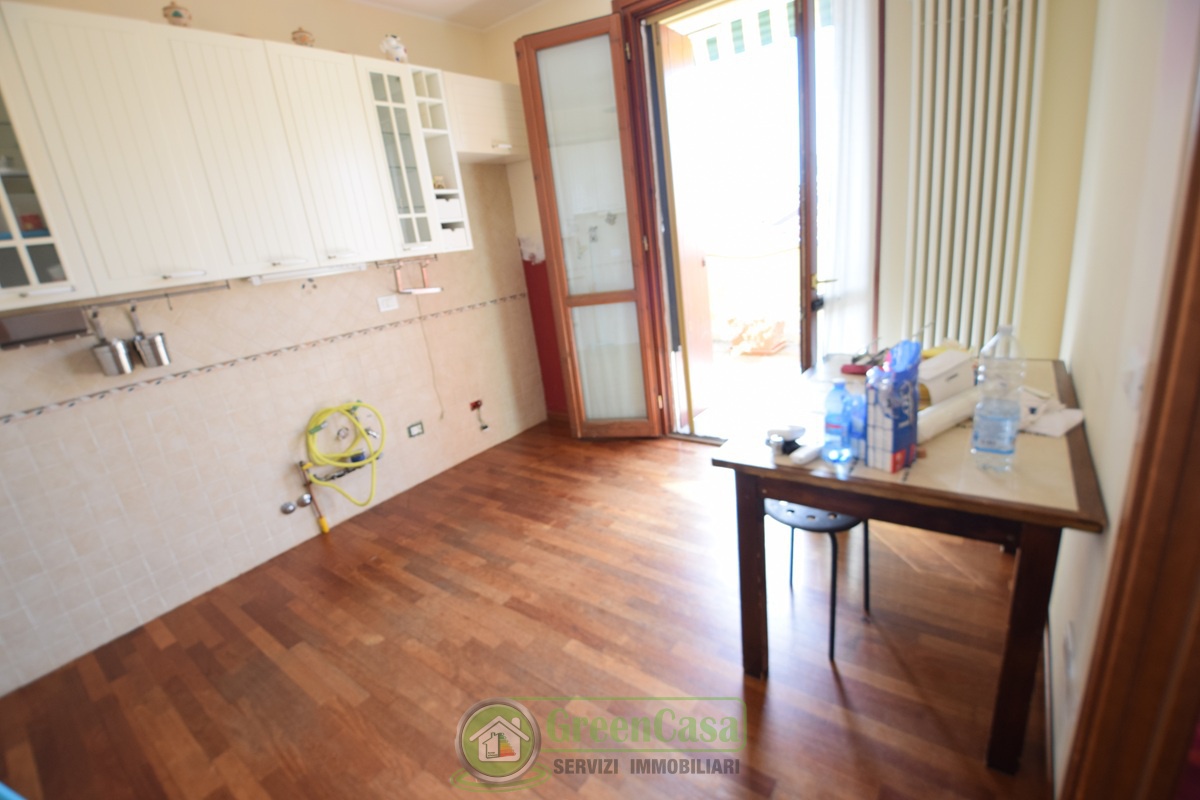 Trilocale con terrazzo in via santuario, Ornago