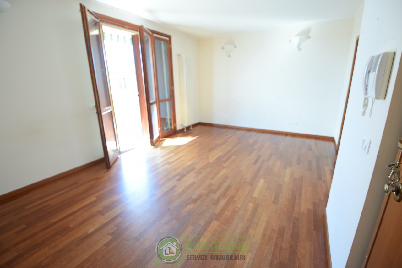 Trilocale con terrazzo in via santuario, Ornago