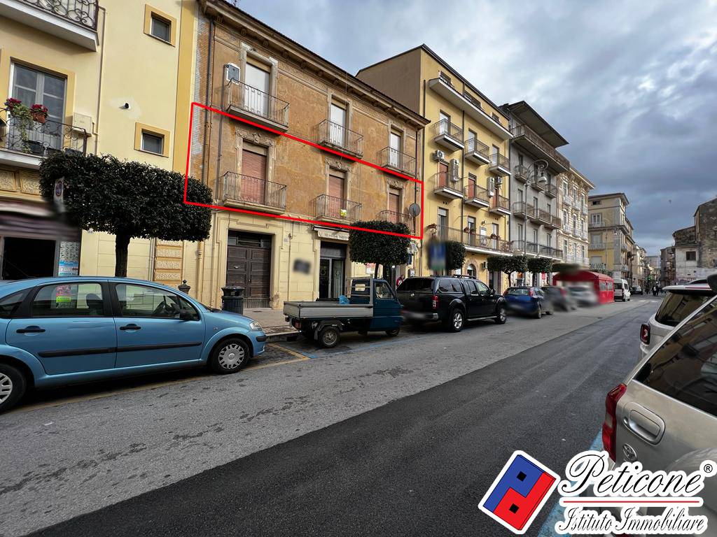 Appartamento da ristrutturare, Fondi centro