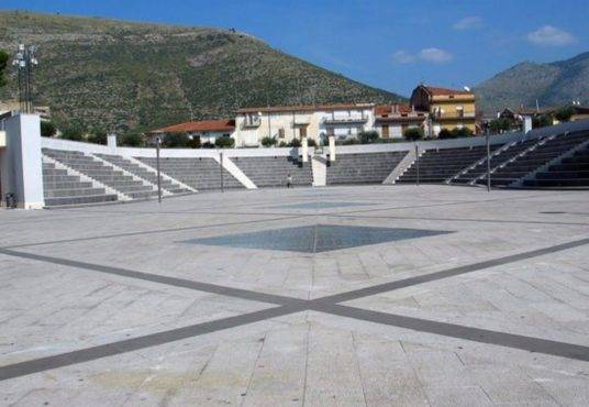 Appartamento in vendita a Fondi, Centro storico