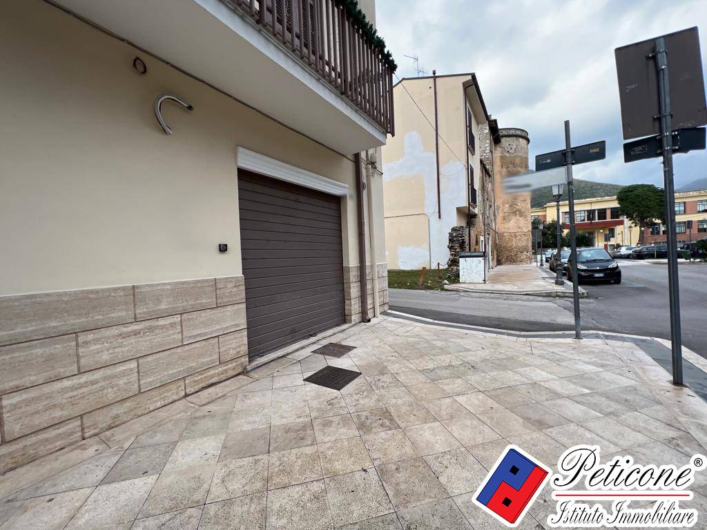Locale in affitto a Fondi, Centro