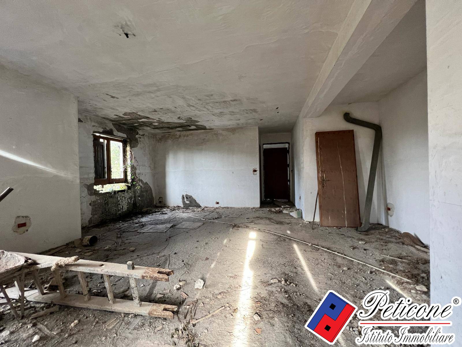 Villa in vendita a Lenola, Semicentro