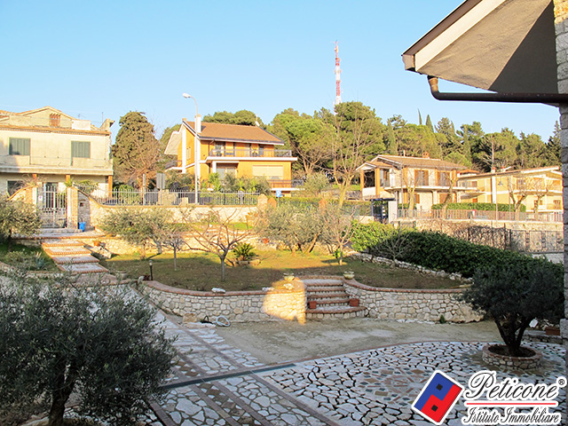 Villa in vendita a Lenola, Centro