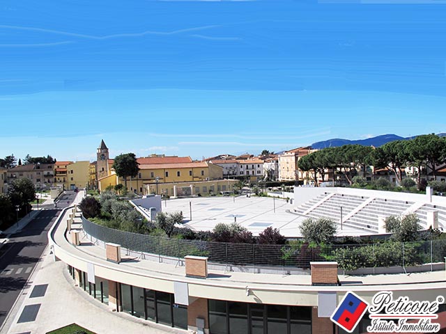 Locale in vendita a Fondi, Centro