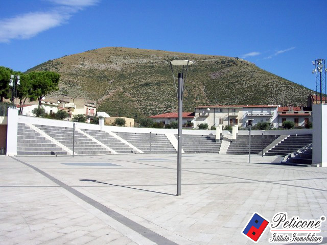 Locale in vendita a Fondi, Centro