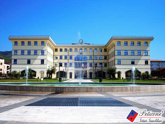 Locale in vendita a Fondi, Centro