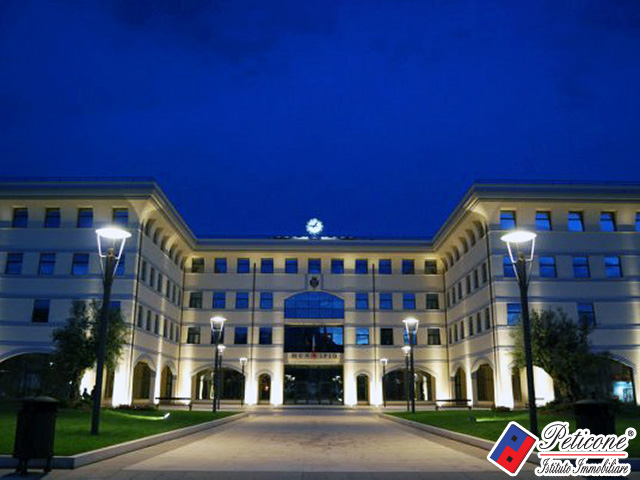 Locale in vendita a Fondi, Centro