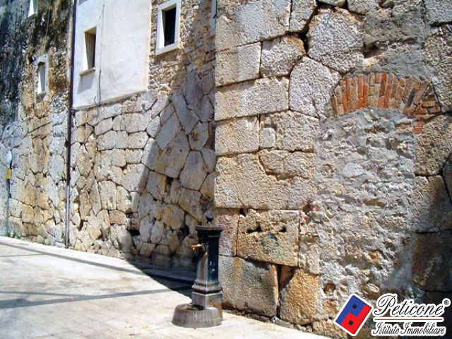 Locale in vendita a Fondi, Centro