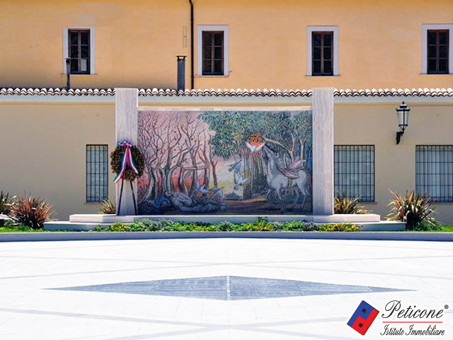 Locale in vendita a Fondi, Centro