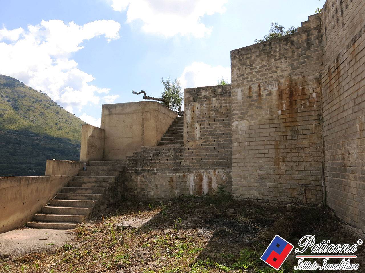 Stabile-Palazzo in vendita a Fondi, Semicentro