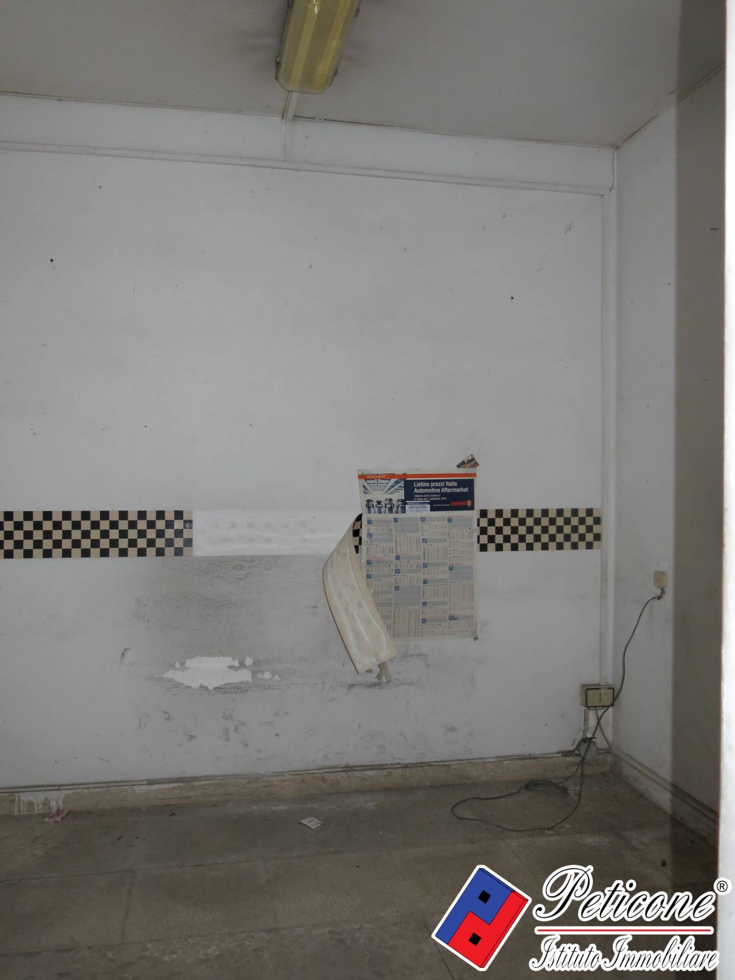 Locale in vendita a Fondi, Semicentro