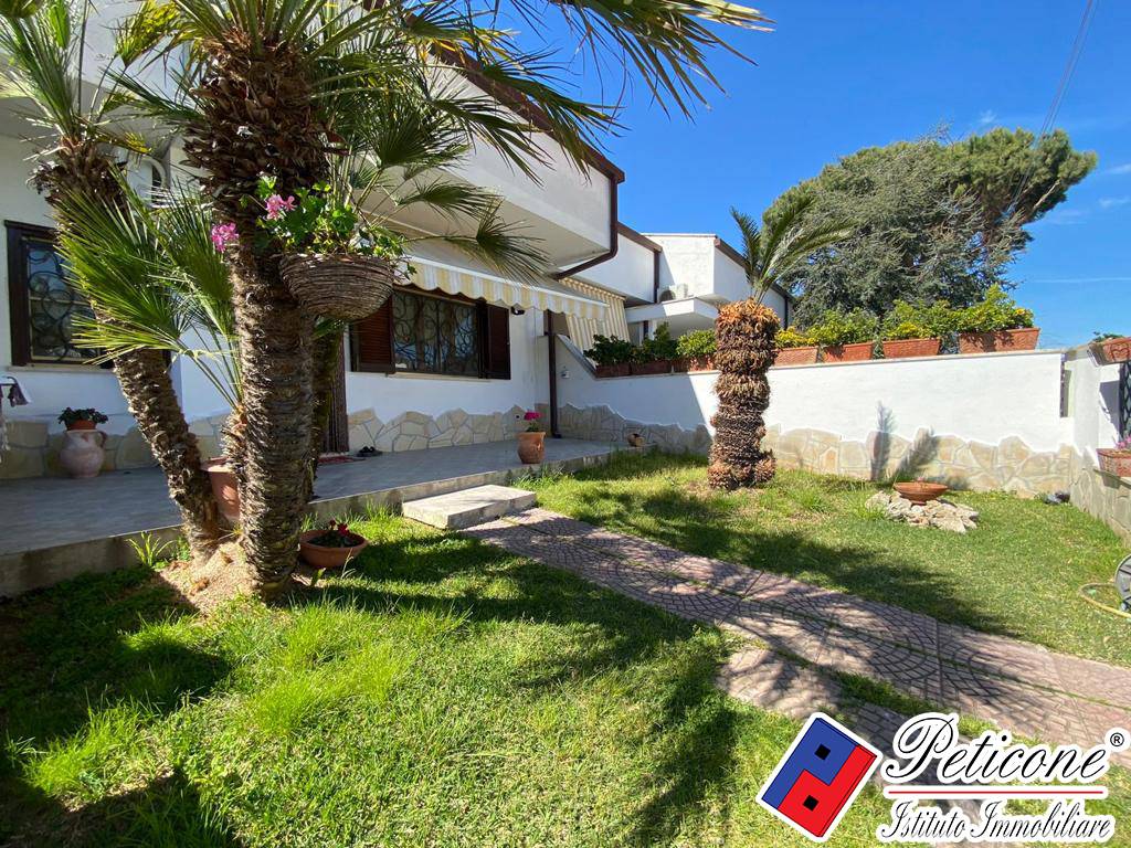Villa in vendita a Fondi, Marina di Fondi