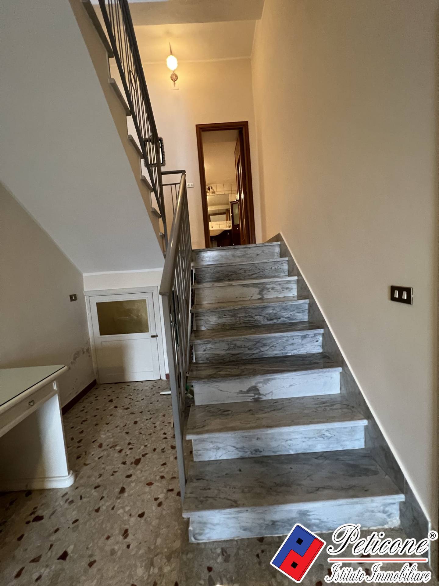 Stabile-Palazzo in vendita a Fondi, San Magno