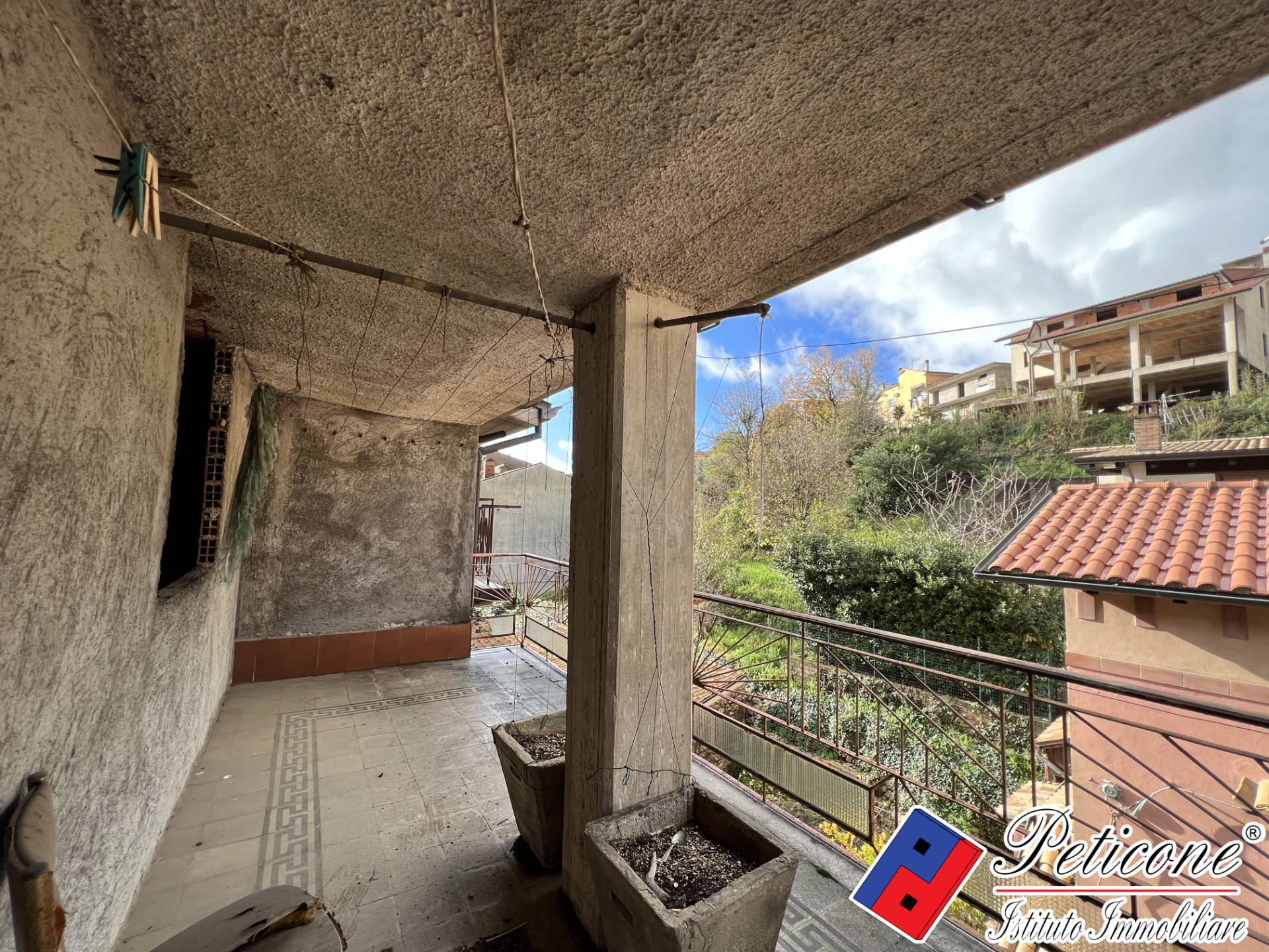 Stabile-Palazzo in vendita a Lenola, Centro