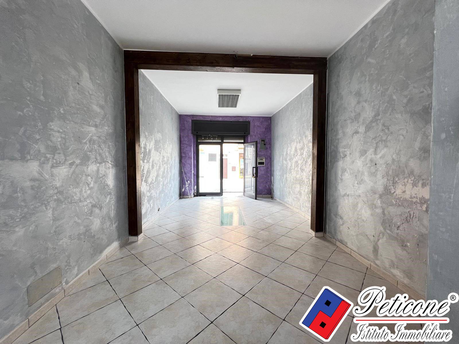 Locale in vendita a Fondi