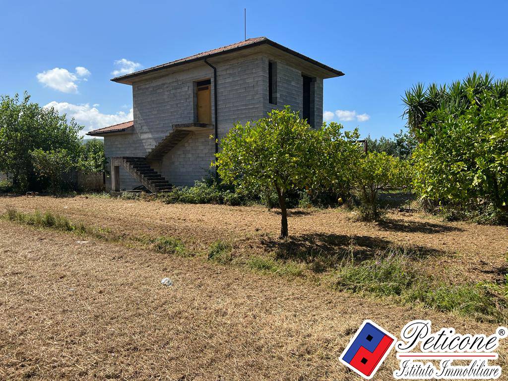 Stabile-Palazzo in vendita a Fondi, Semicentro