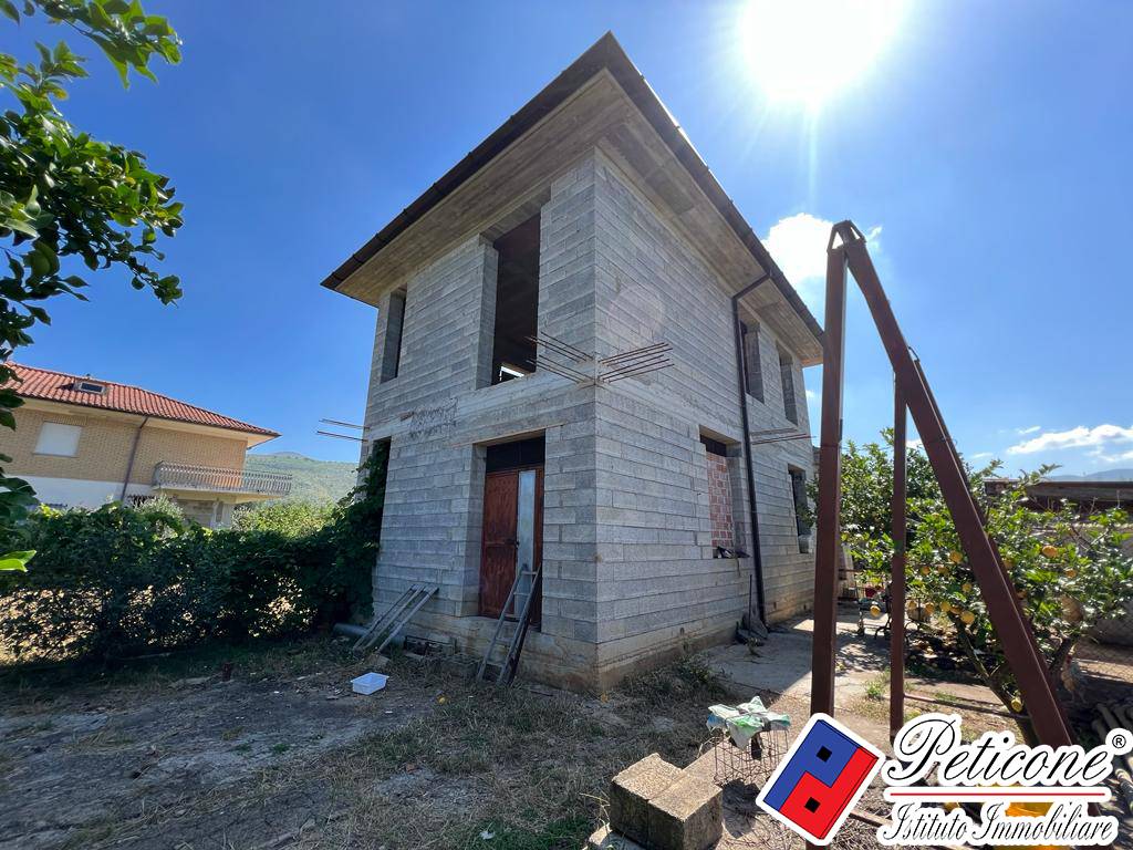 Stabile-Palazzo in vendita a Fondi, Semicentro