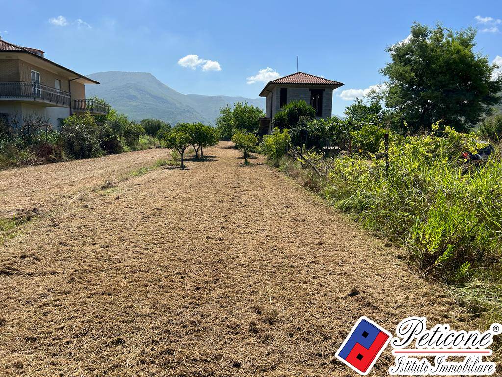 Stabile-Palazzo in vendita a Fondi, Semicentro