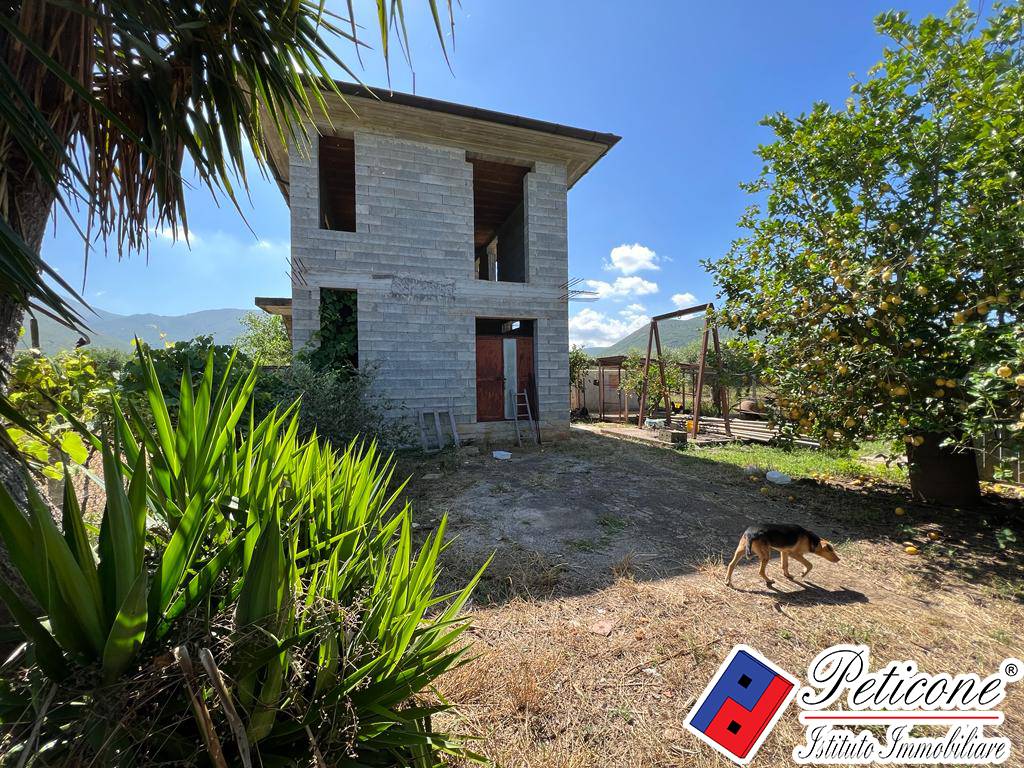 Stabile-Palazzo in vendita a Fondi, Semicentro