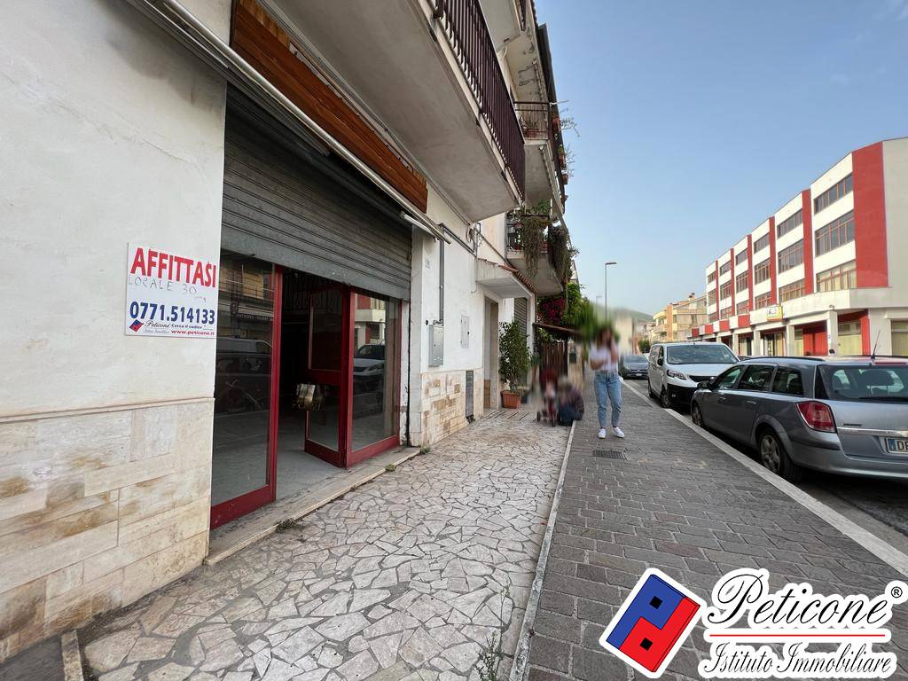 Locale in affitto a Fondi, Centro