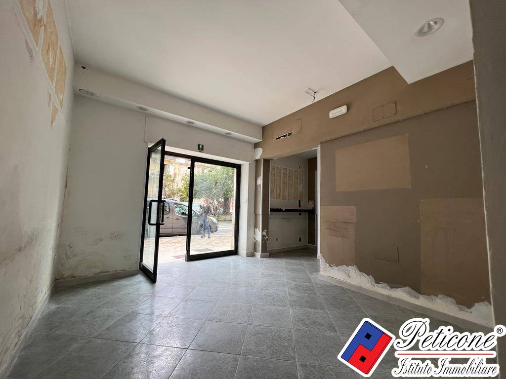 Locale in affitto a Fondi, Centro