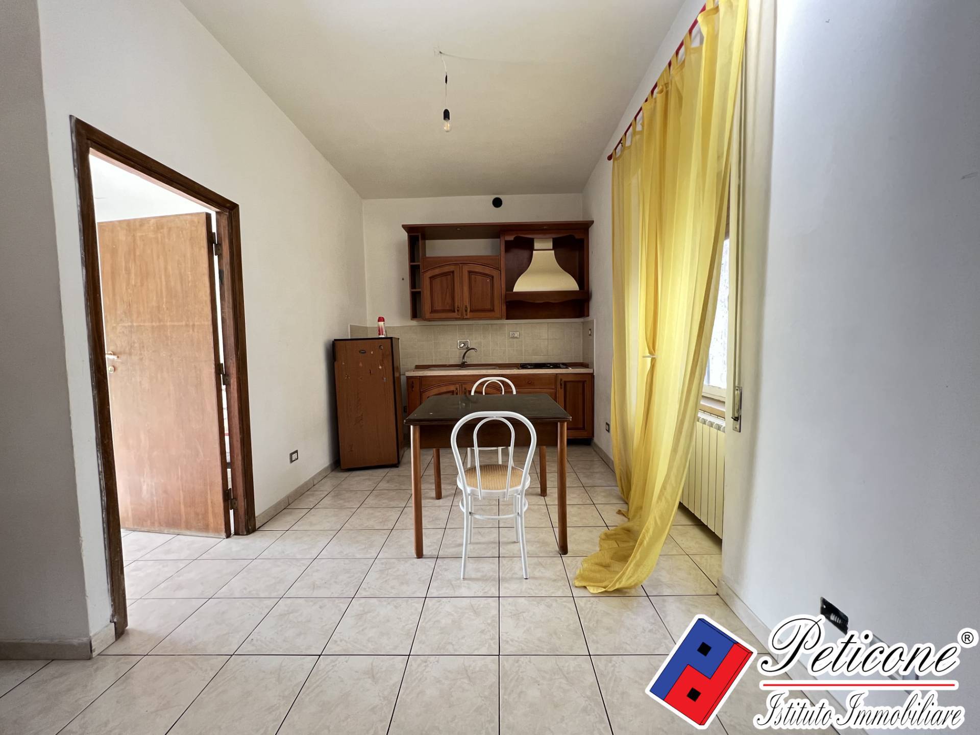 Stabile-Palazzo in vendita a Lenola, Centro