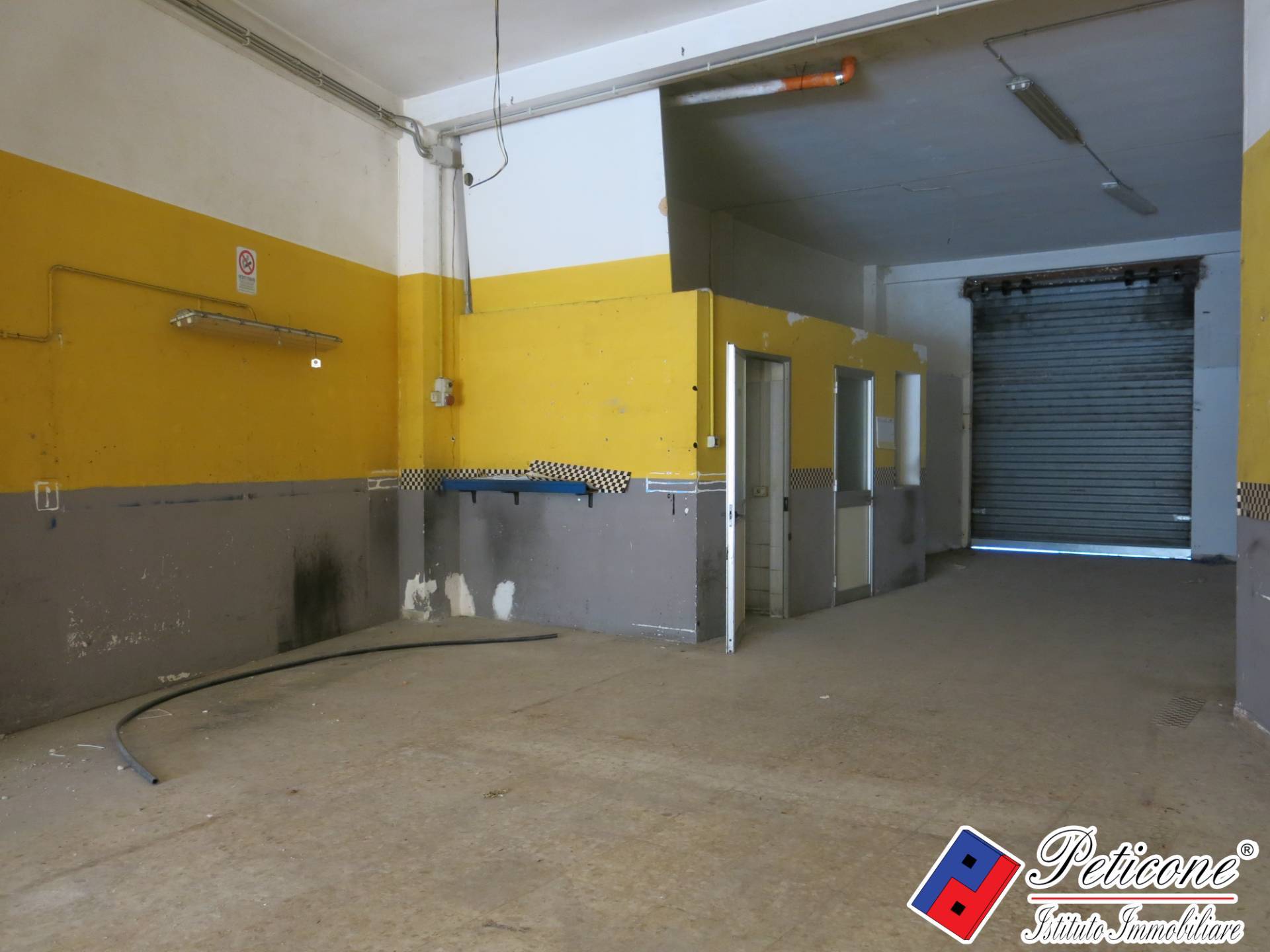 Locale in vendita a Fondi, Semicentro