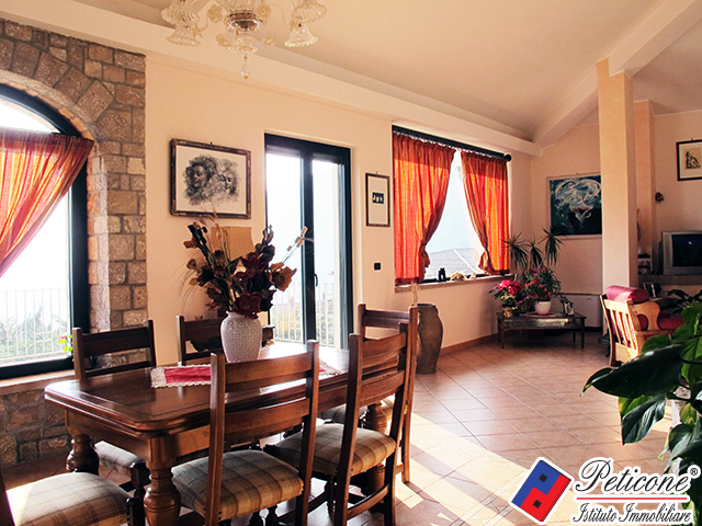 Villa in vendita a Lenola, Centro