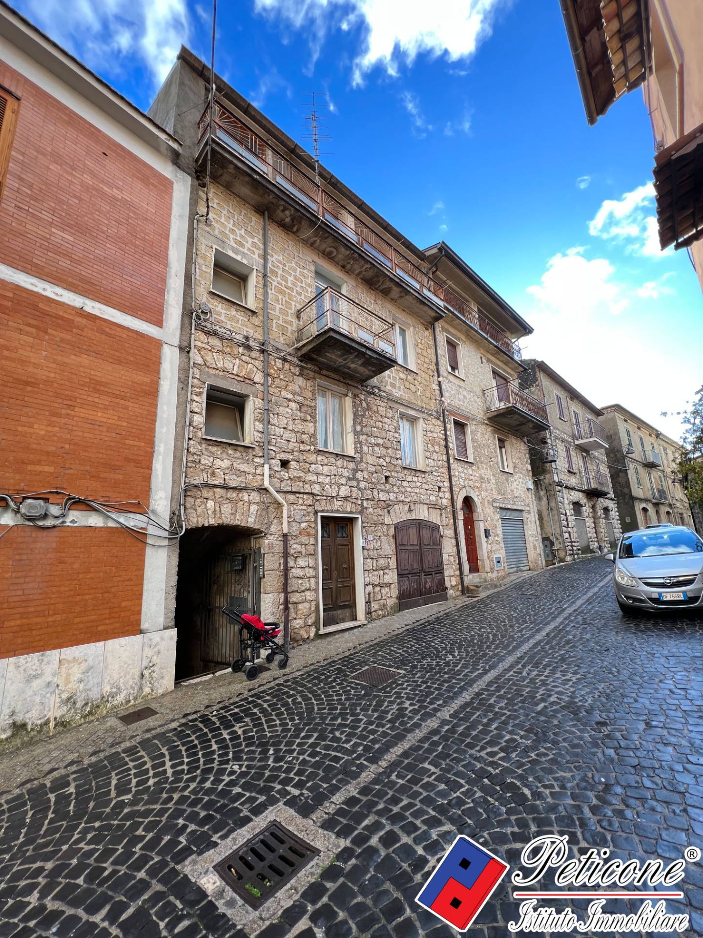 Stabile-Palazzo in vendita a Lenola, Centro