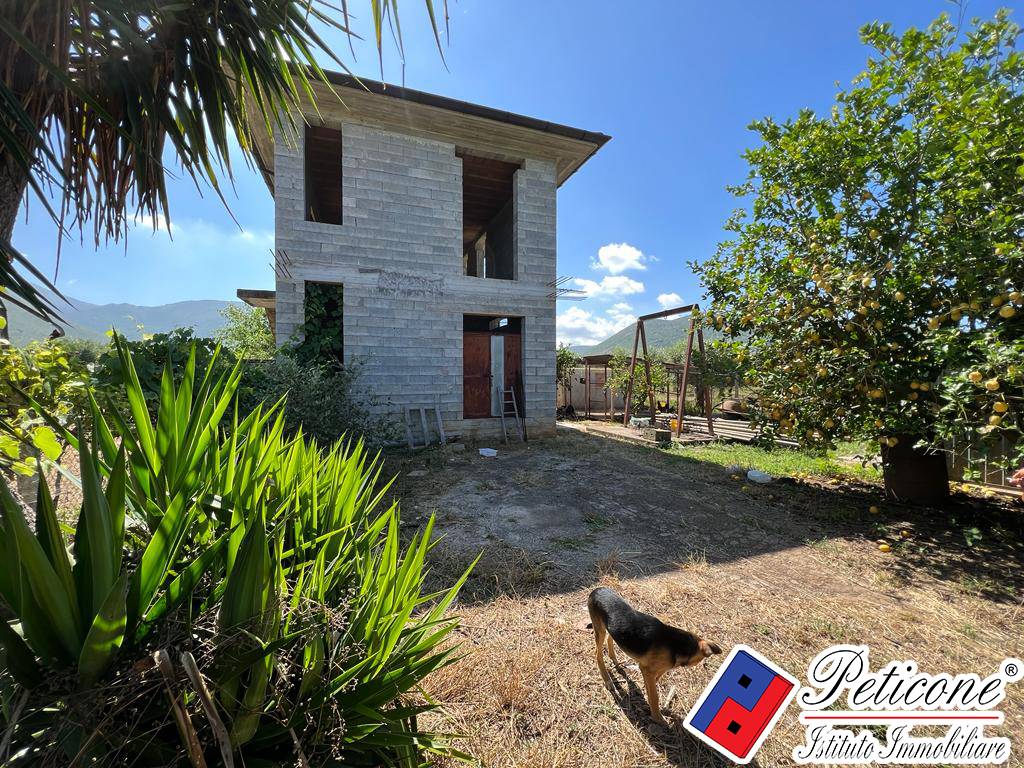 Stabile-Palazzo in vendita a Fondi, Semicentro