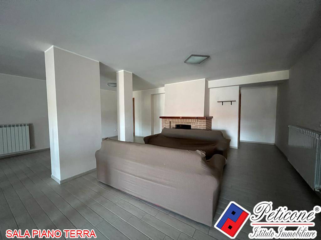 Villa in vendita a Lenola, Semicentro