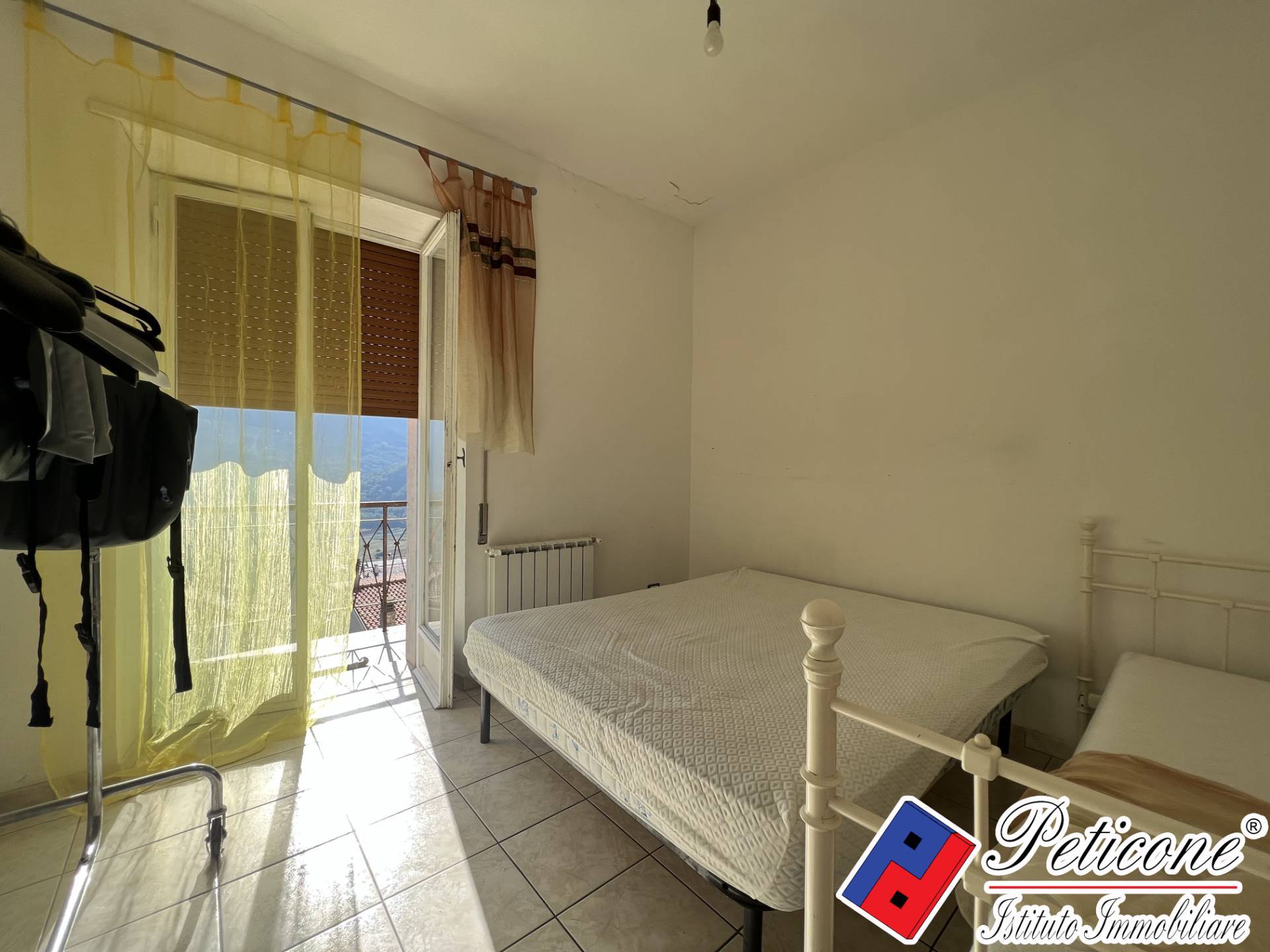 Stabile-Palazzo in vendita a Lenola, Centro