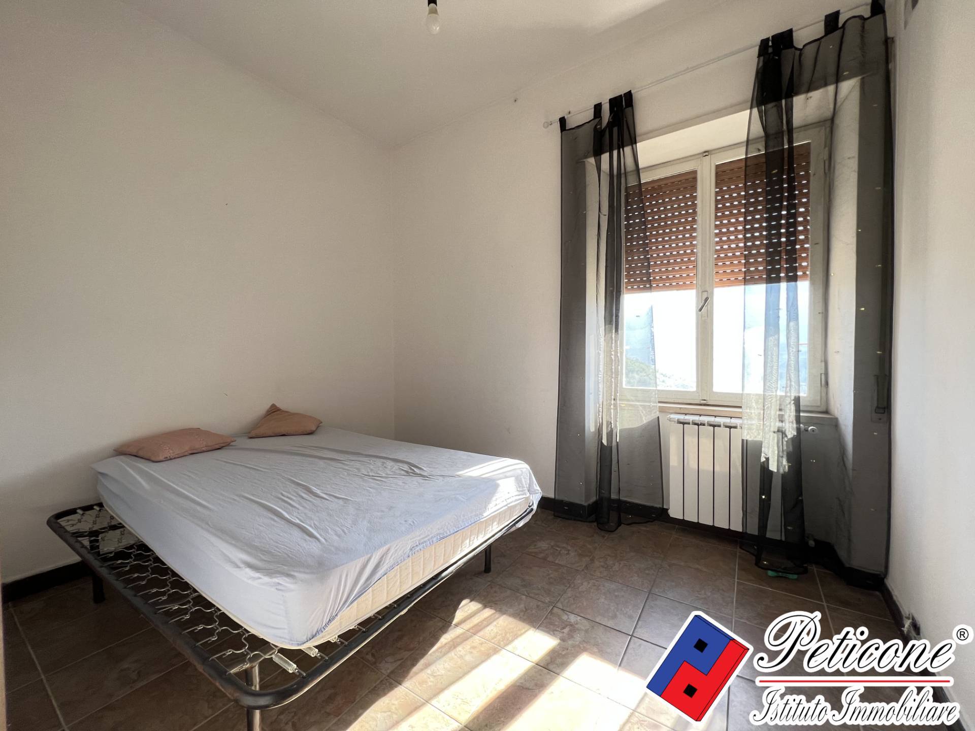 Stabile-Palazzo in vendita a Lenola, Centro