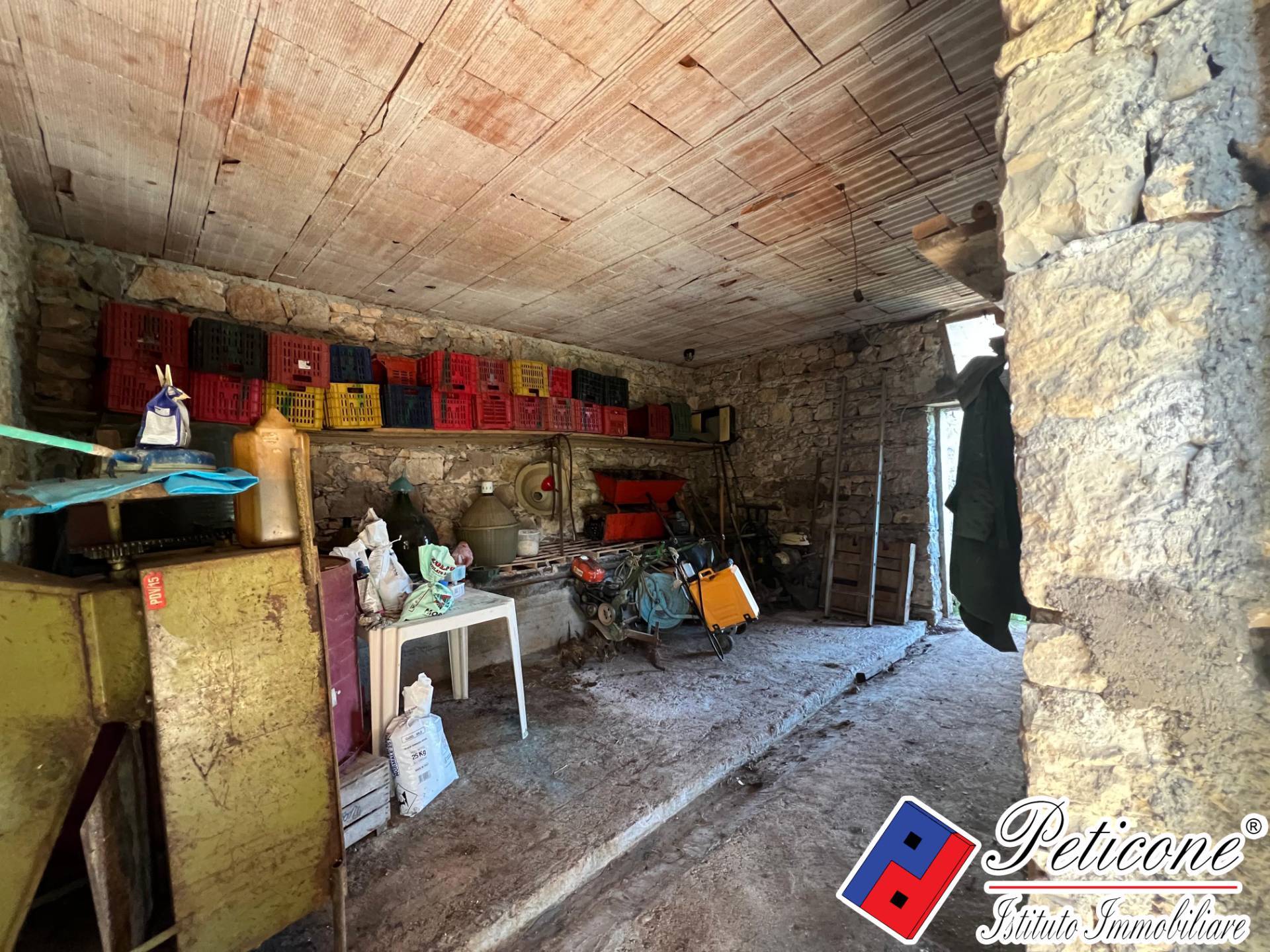 Stabile-Palazzo in vendita a Vallecorsa