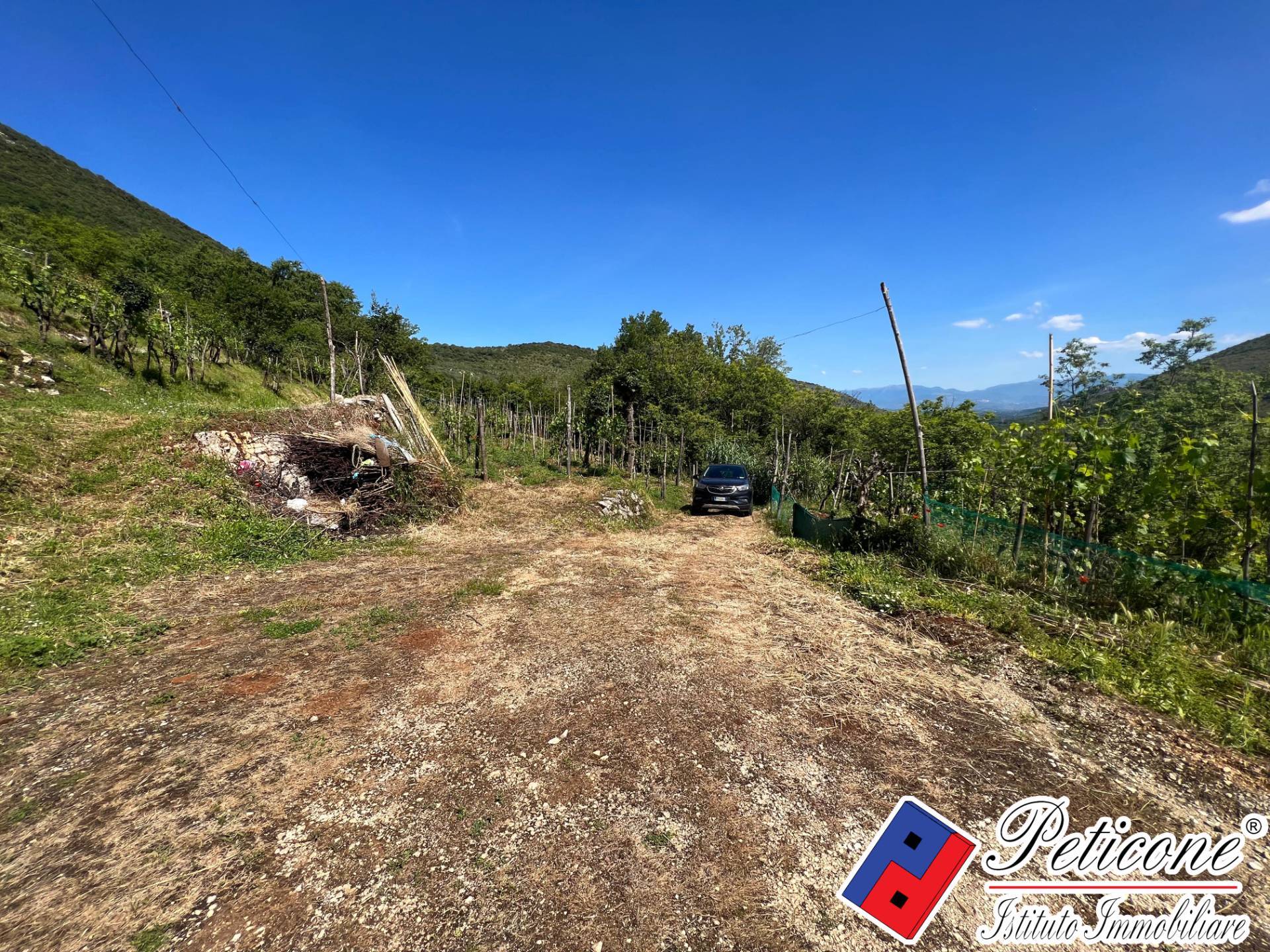 Stabile-Palazzo in vendita a Vallecorsa