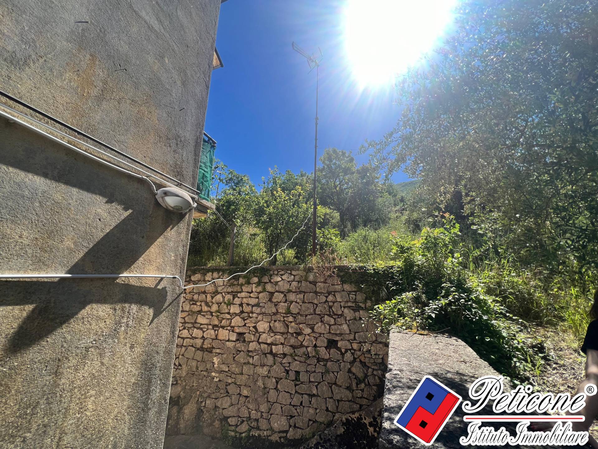 Stabile-Palazzo in vendita a Vallecorsa