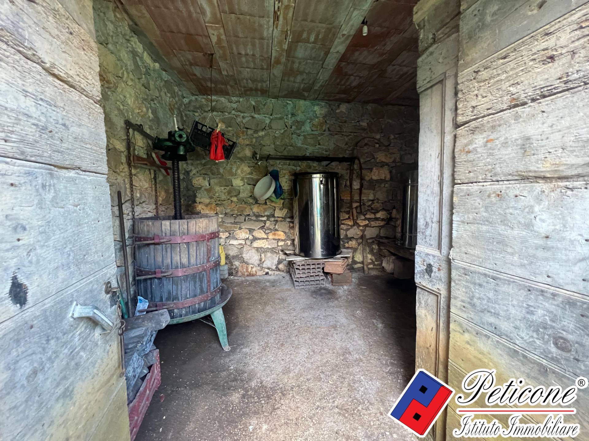 Stabile-Palazzo in vendita a Vallecorsa