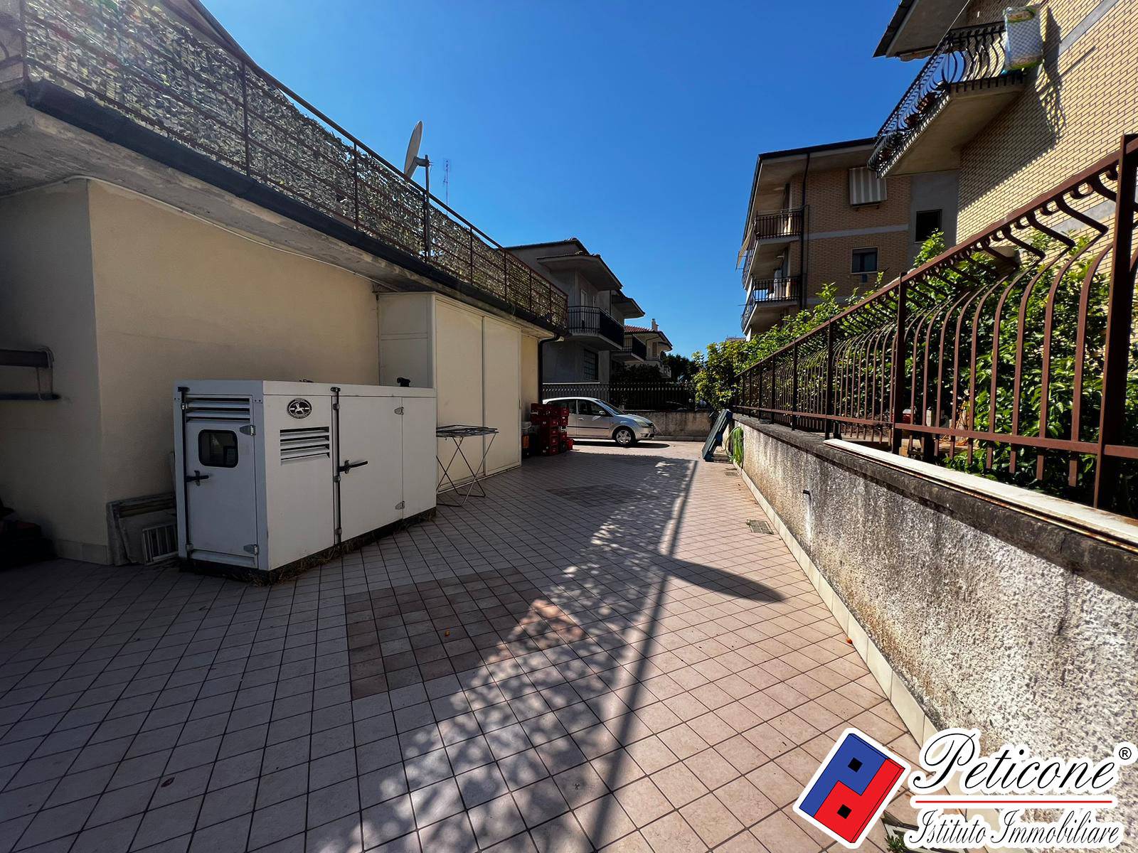 Locale in vendita a Fondi, Centro