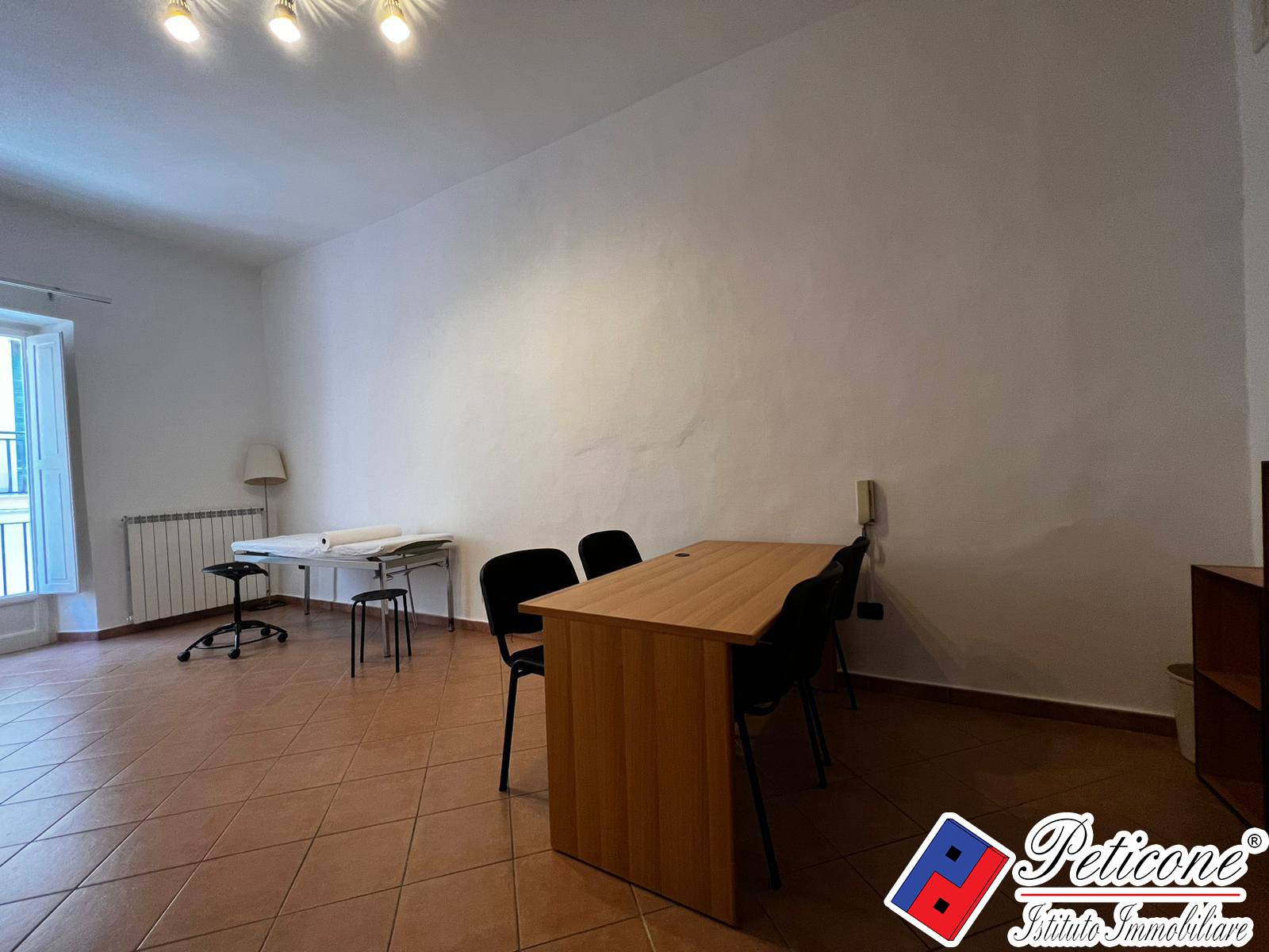 Locale in affitto a Fondi, Centro