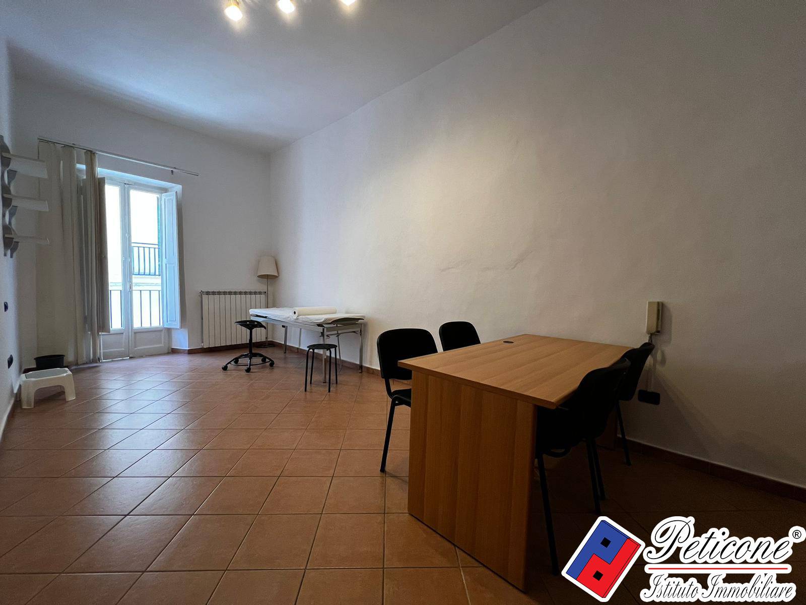 Locale in affitto a Fondi, Centro