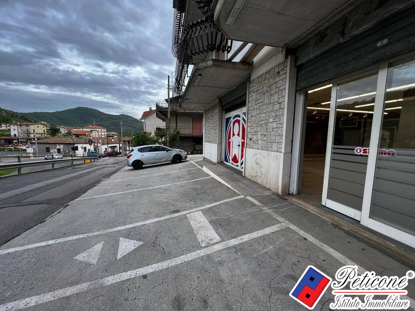 Locale in affitto a Lenola, Centro
