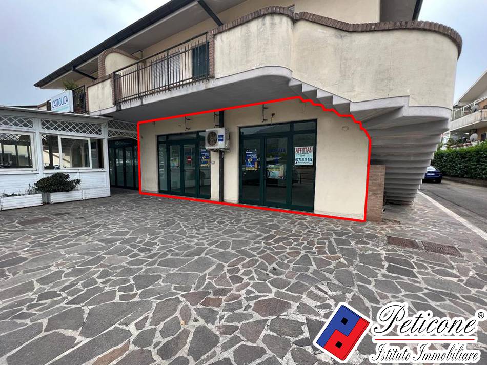 Locale in affitto a Fondi, Centro