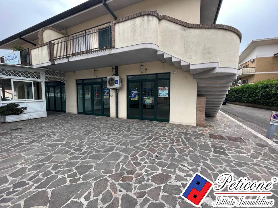 Locale in affitto a Fondi, Centro