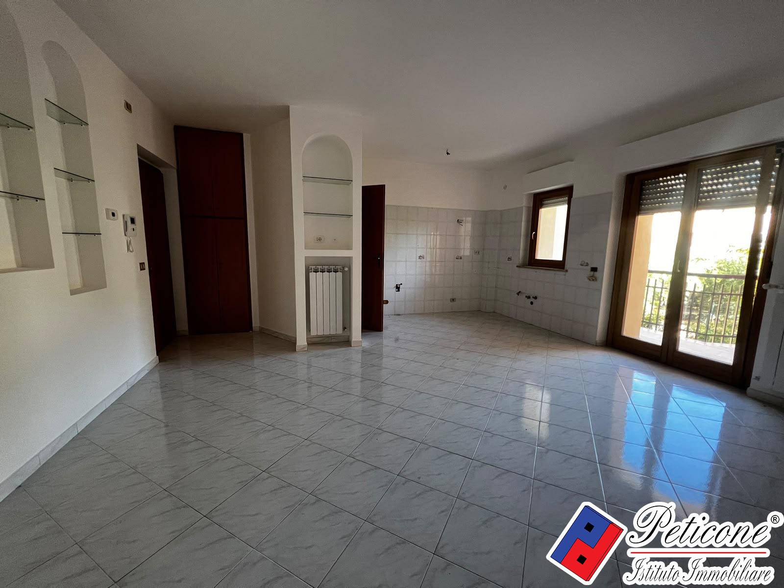 Appartamento in vendita a Fondi, Centro