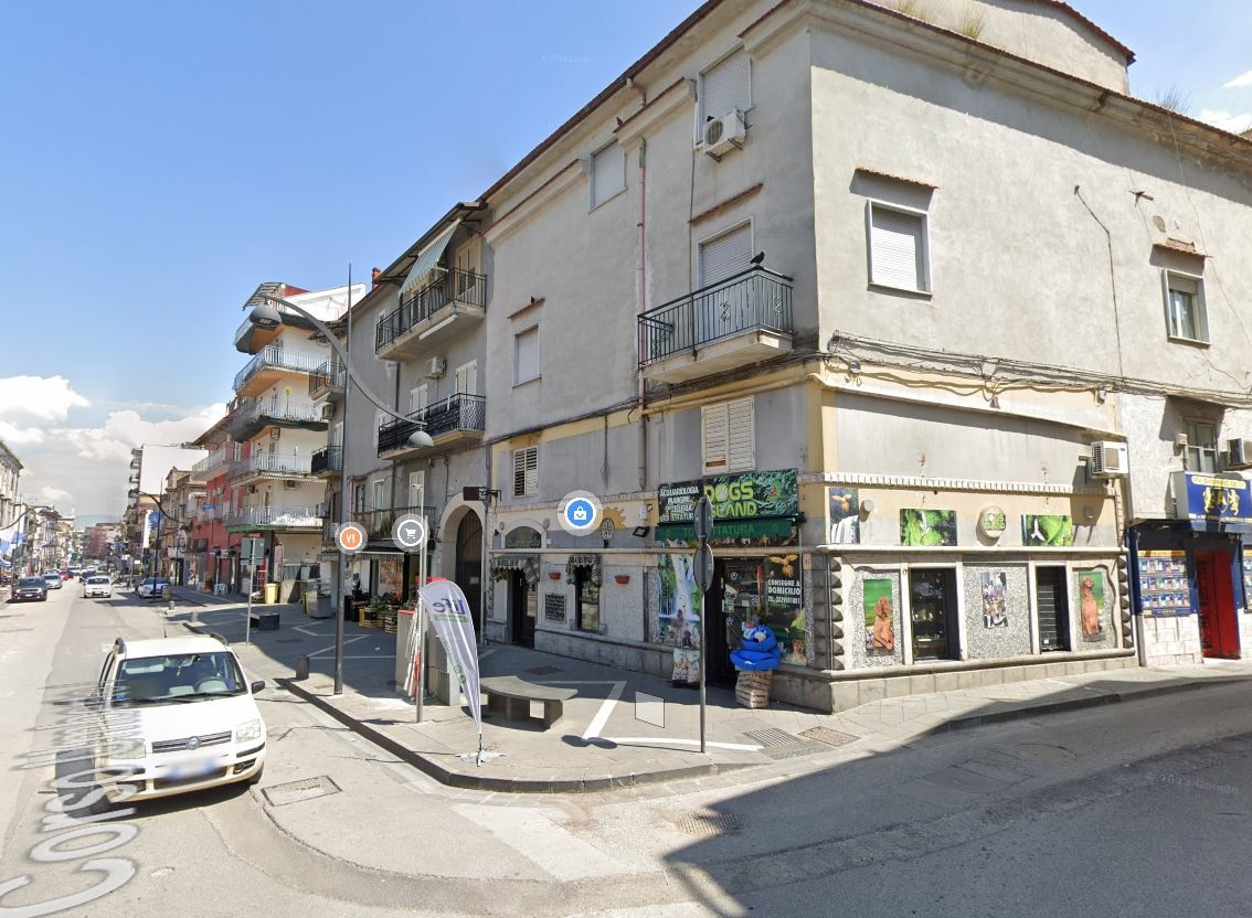Locale commerciale in vendita a Casalnuovo di Napoli
