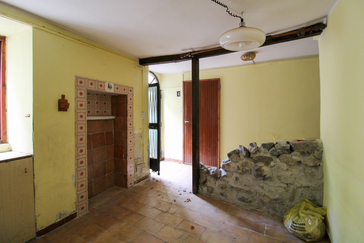 Casa indipendente da ristrutturare a Blessagno