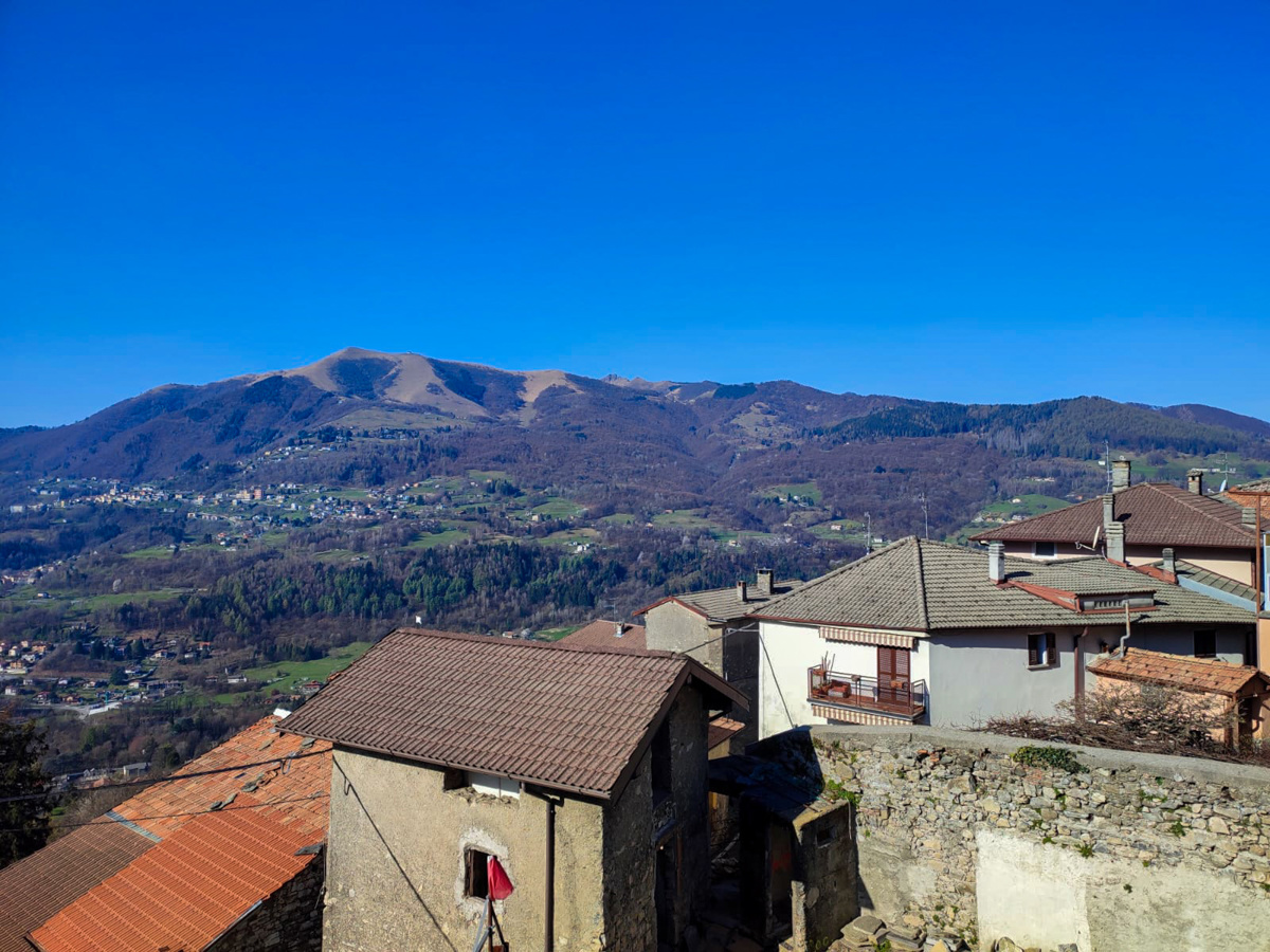 Trilocale da ristrutturare a Blessagno