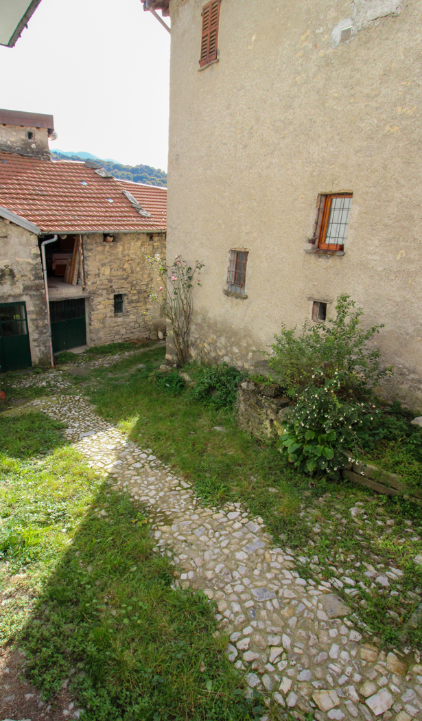 Casa indipendente con box doppio a Alta Valle Intelvi