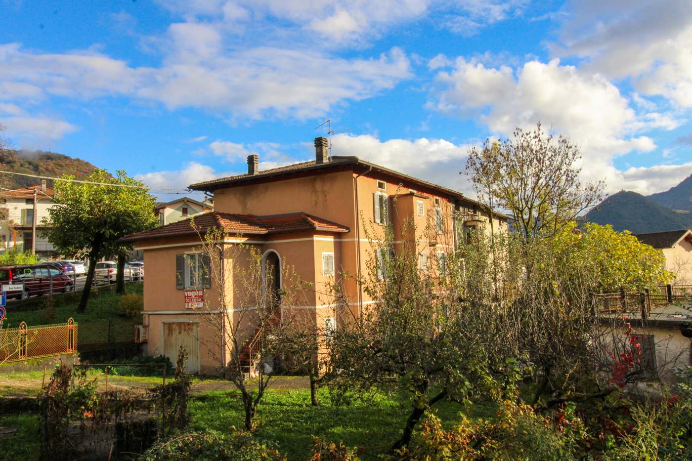 Casa indipendente con giardino a Centro Valle Intelvi