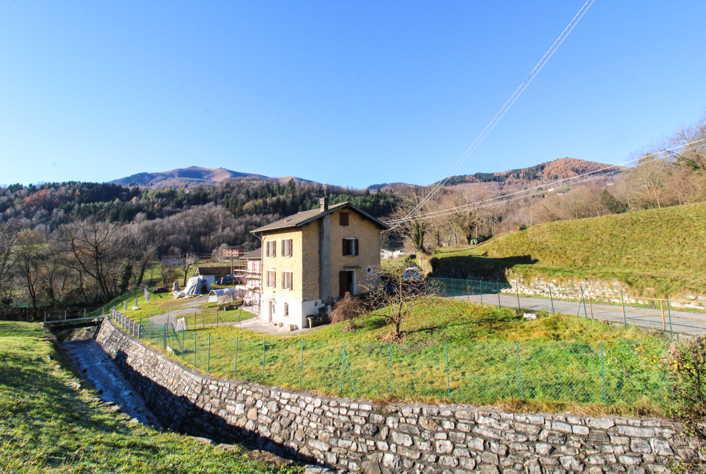 Casa indipendente in vendita a Centro Valle Intelvi